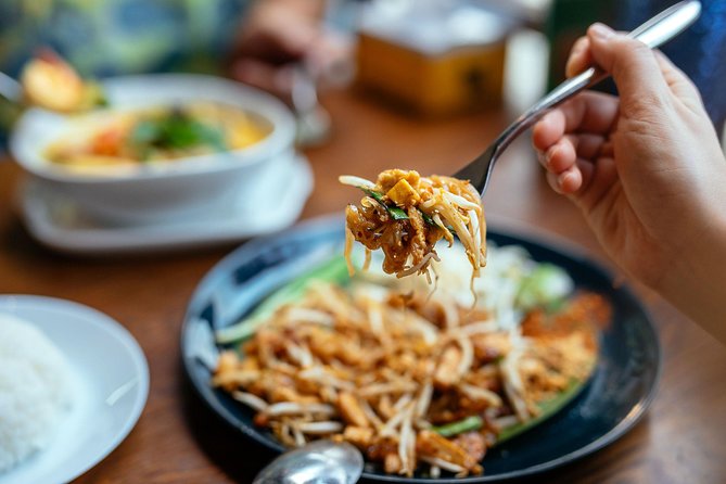 The 10 Tastings of Chiang Mai With Locals: Private Street Food Tour - Wat Mo Kham Tuang adds a cultural pause