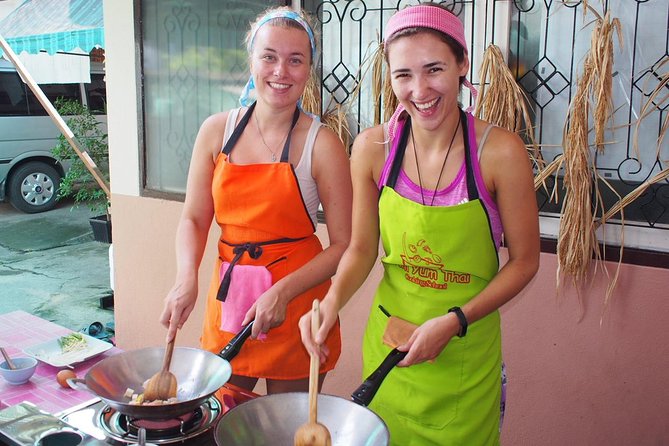 Tomyumthai Cooking Class in Chiang Mai - Cooking one course at a time keeps the meal lively