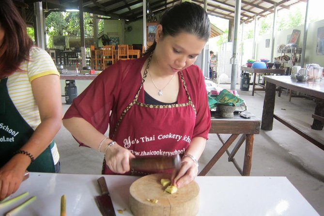 Ya Thai Cookery School Class in Krabi - Choosing dishes, not just following a fixed menu